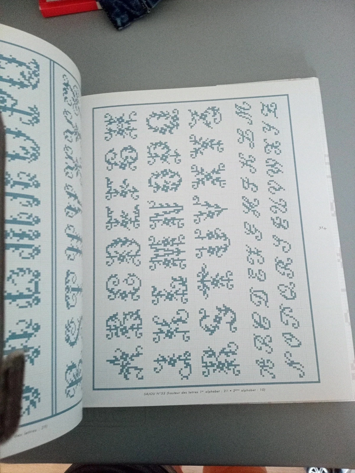 Boek "Alphabets Anciens à broder au point de croix" - Véronique Maillard – photo 9
